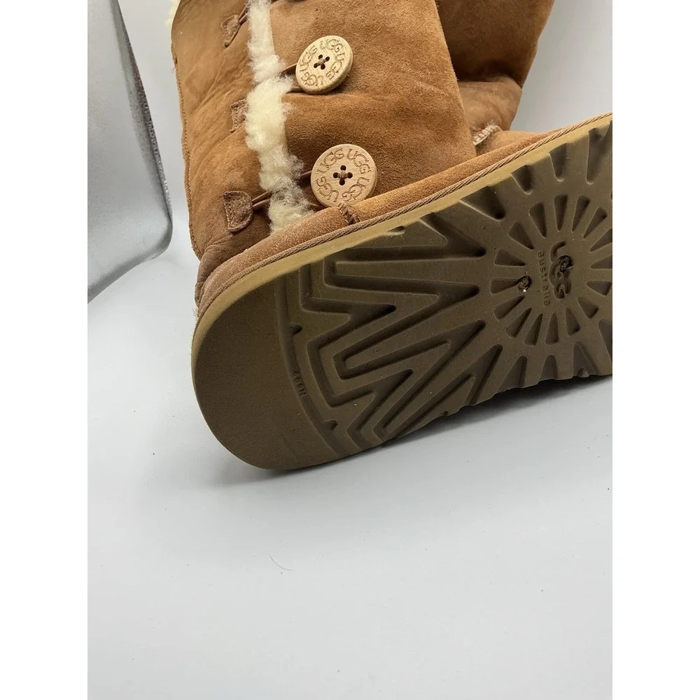 UGG #1873 Bailey Button Triplet Tall Sheepskin Boot Women's Size US 9 Chestnut